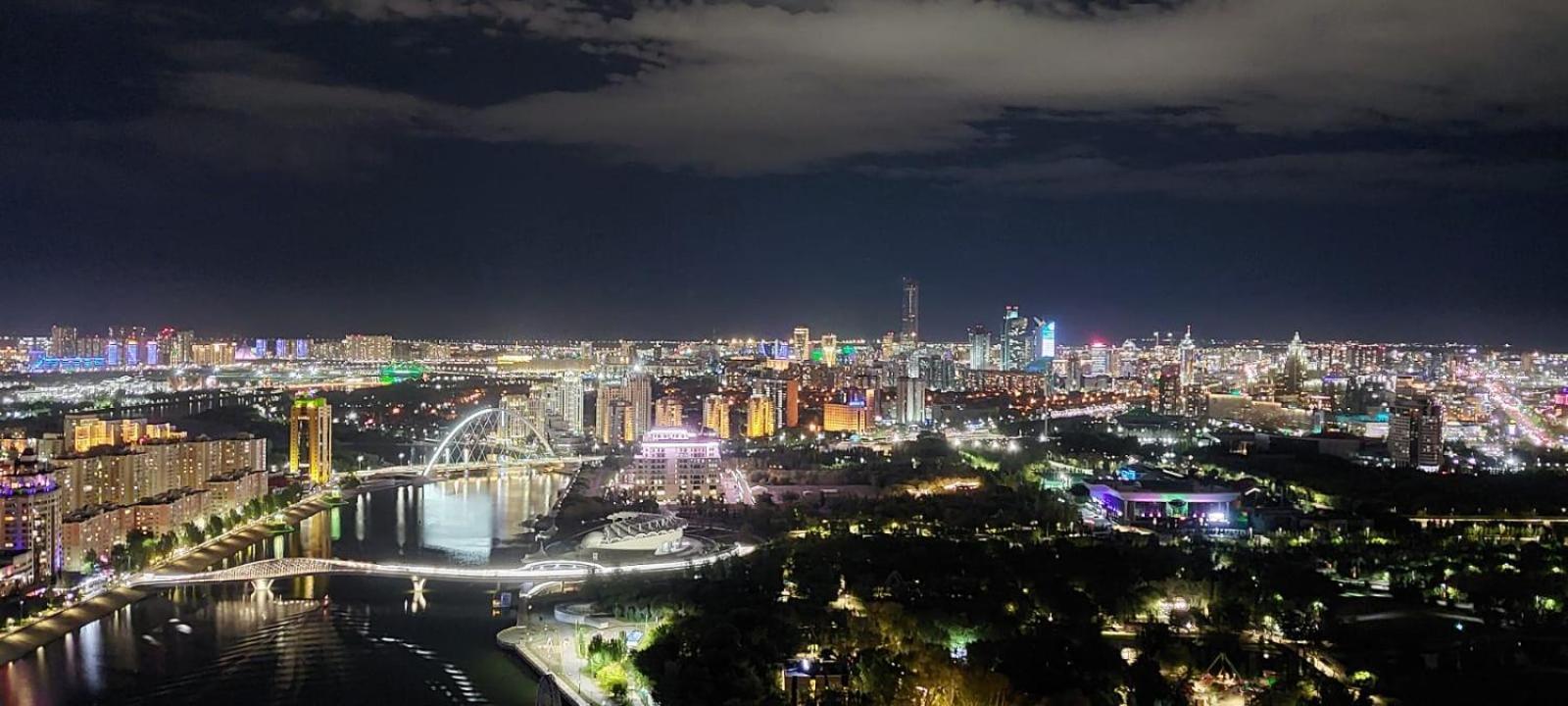 Апартаменты На Набережной С Панорамным Видом На 39 Этаже Astana Buitenkant foto